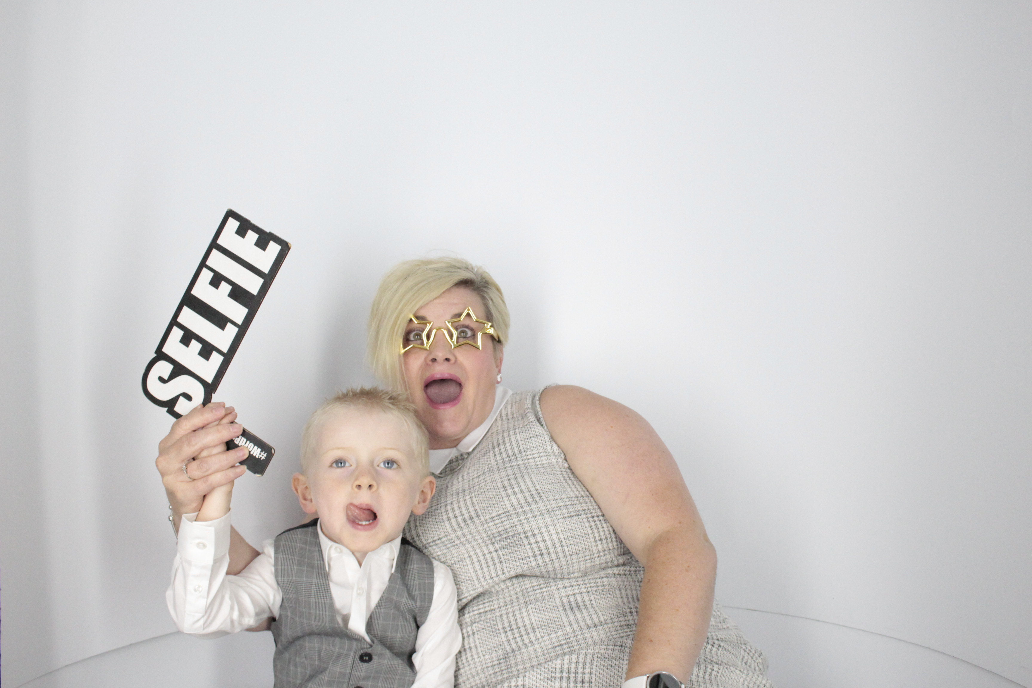 Emma & Karl's Wedding | View more photos from the event at gallery.myphotoboothexperience.co.uk/u/MyPhotoBoothExperienceLtd/Emma-Karls-Wedding